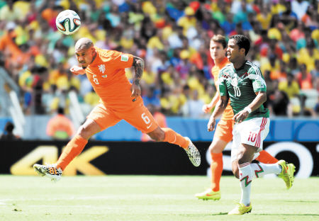 PG游戏下载-哥伦比亚绝杀意大利，德容统治全场的简单介绍