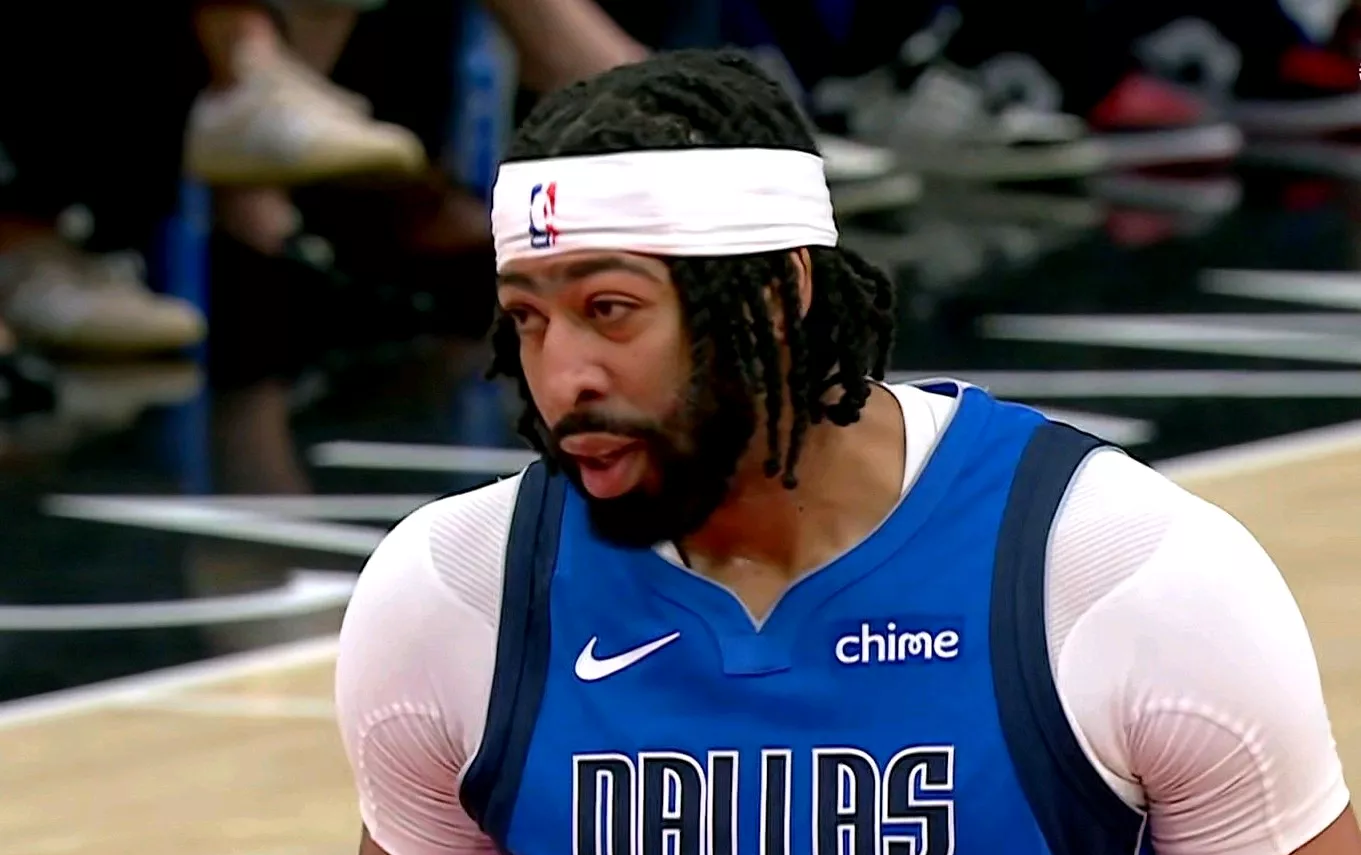 独行侠鏖战凯尔特人B队，浓眉关键制胜的简单介绍