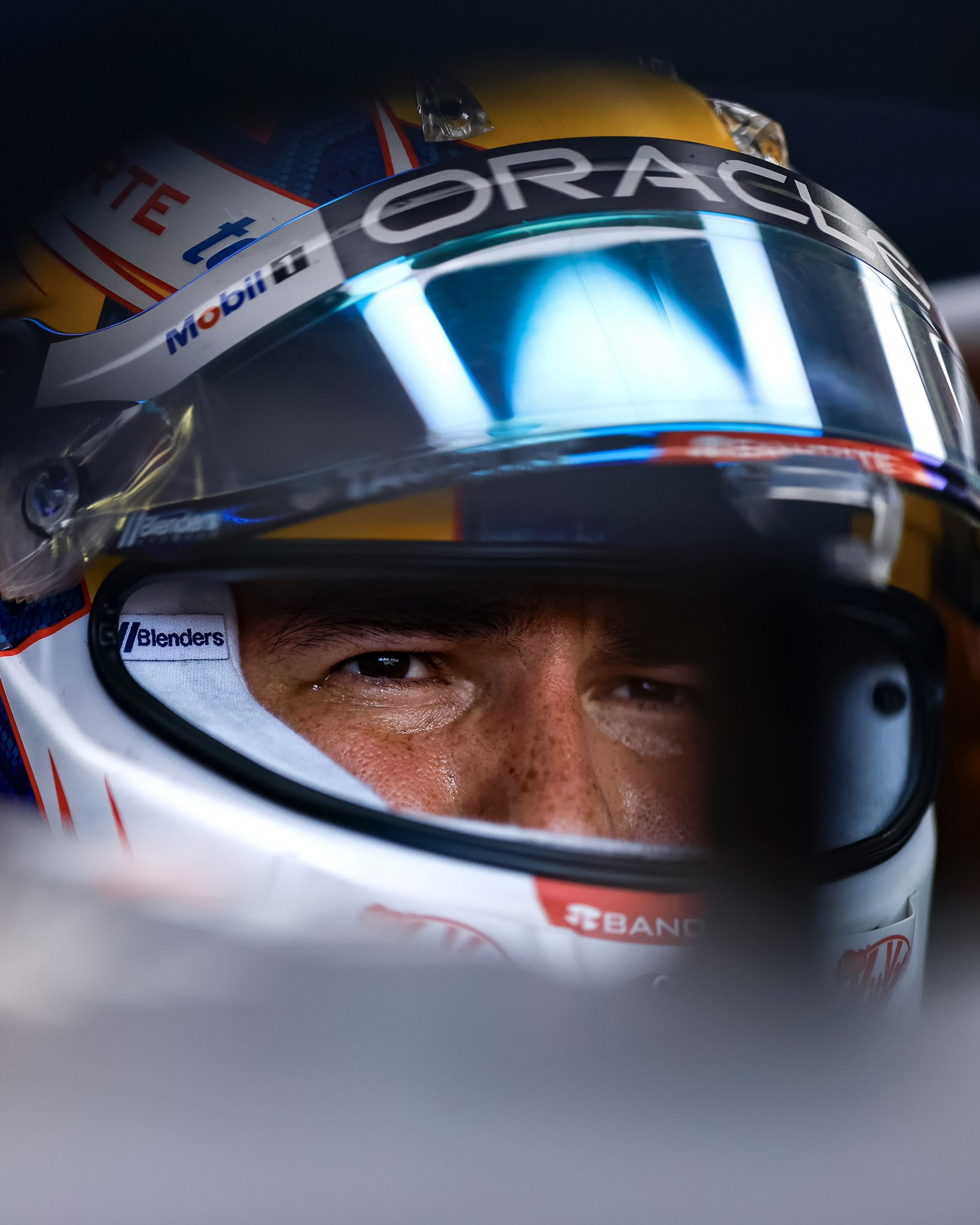 梅赛德斯轻取红牛二队，佩雷兹惊艳四座的简单介绍