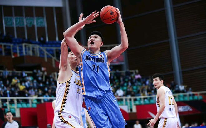 卫冕冠军遭遇新晋劲旅，实力对决