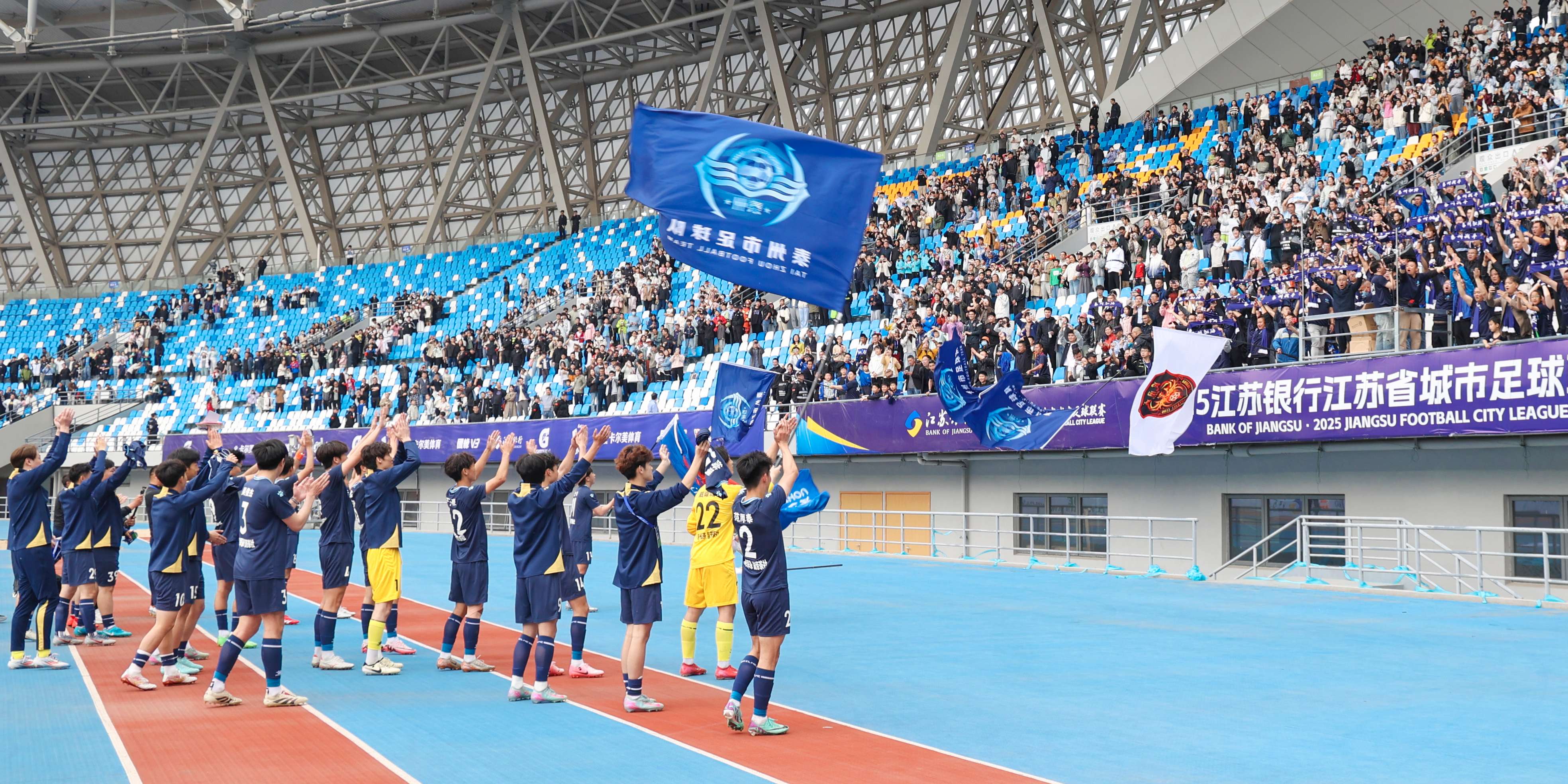 足球赛场上精彩表现引发观众热烈反响 足球赛场上精彩表现引发观众热烈反响