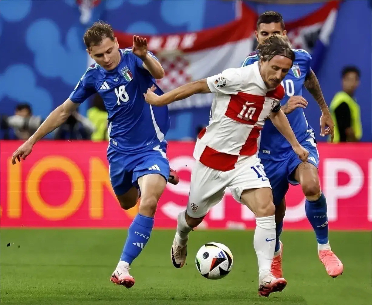 阿尔巴尼亚队奋勇拼杀，突围获胜