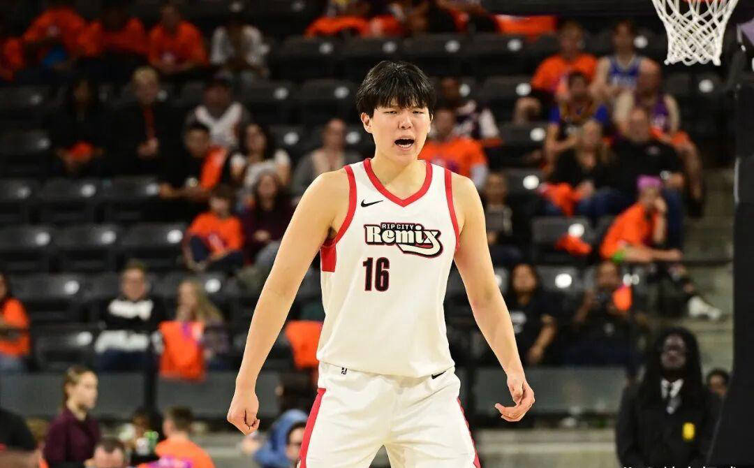 关于HLE完胜BRO，Scout三分雨点燃全场的信息