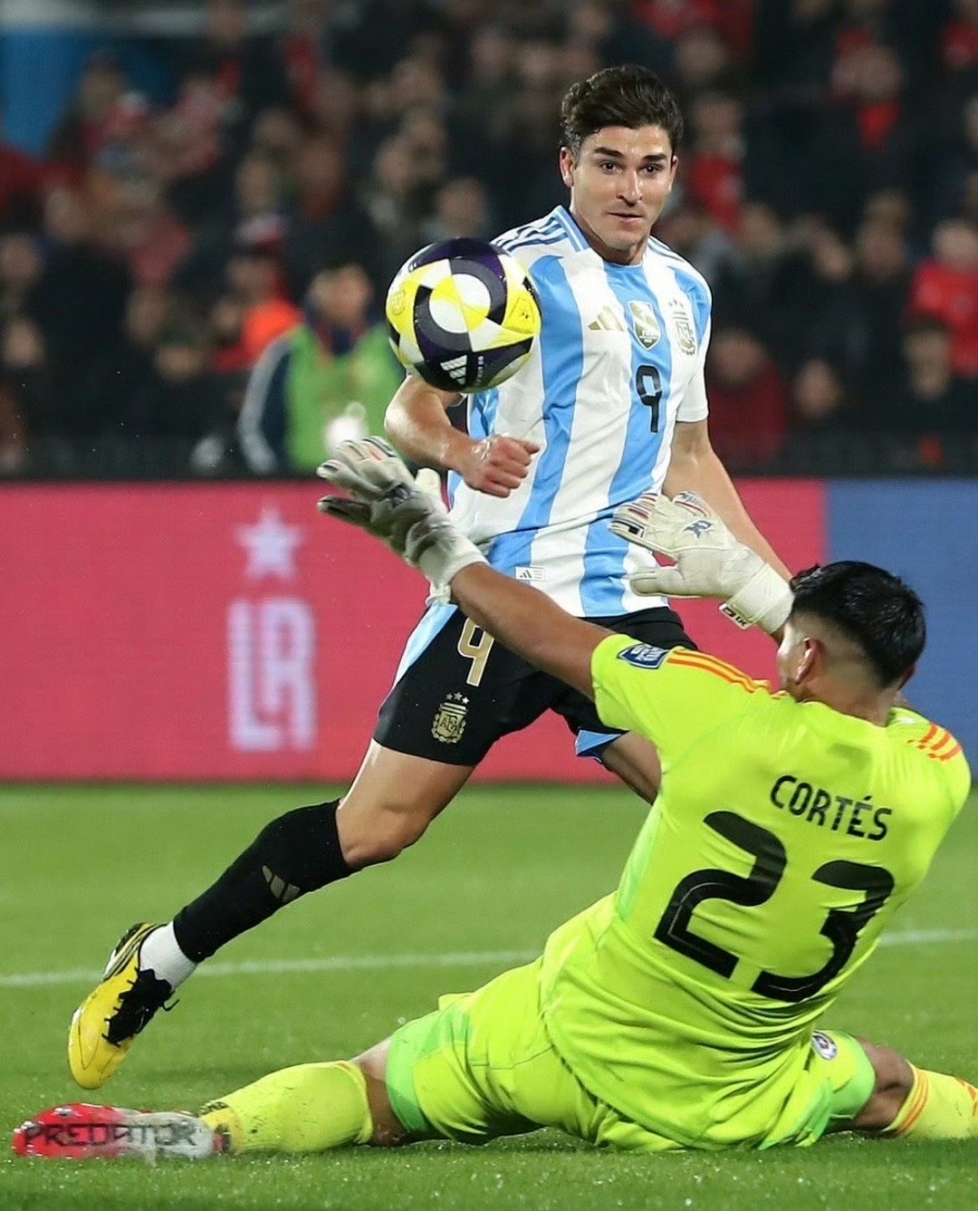 关于秘鲁力克阿根廷，阿尔瓦雷斯关键制胜的信息