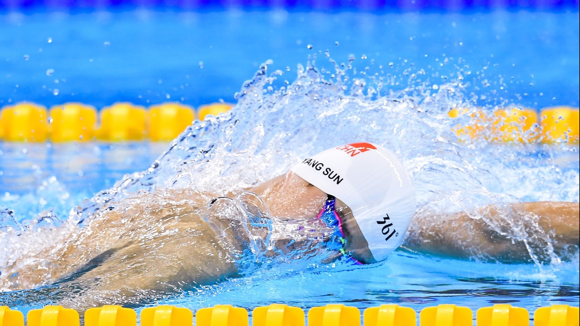 北欧风暴席卷亚平宁，F1新赛季揭幕战，挪威一波流战术惊艳全场