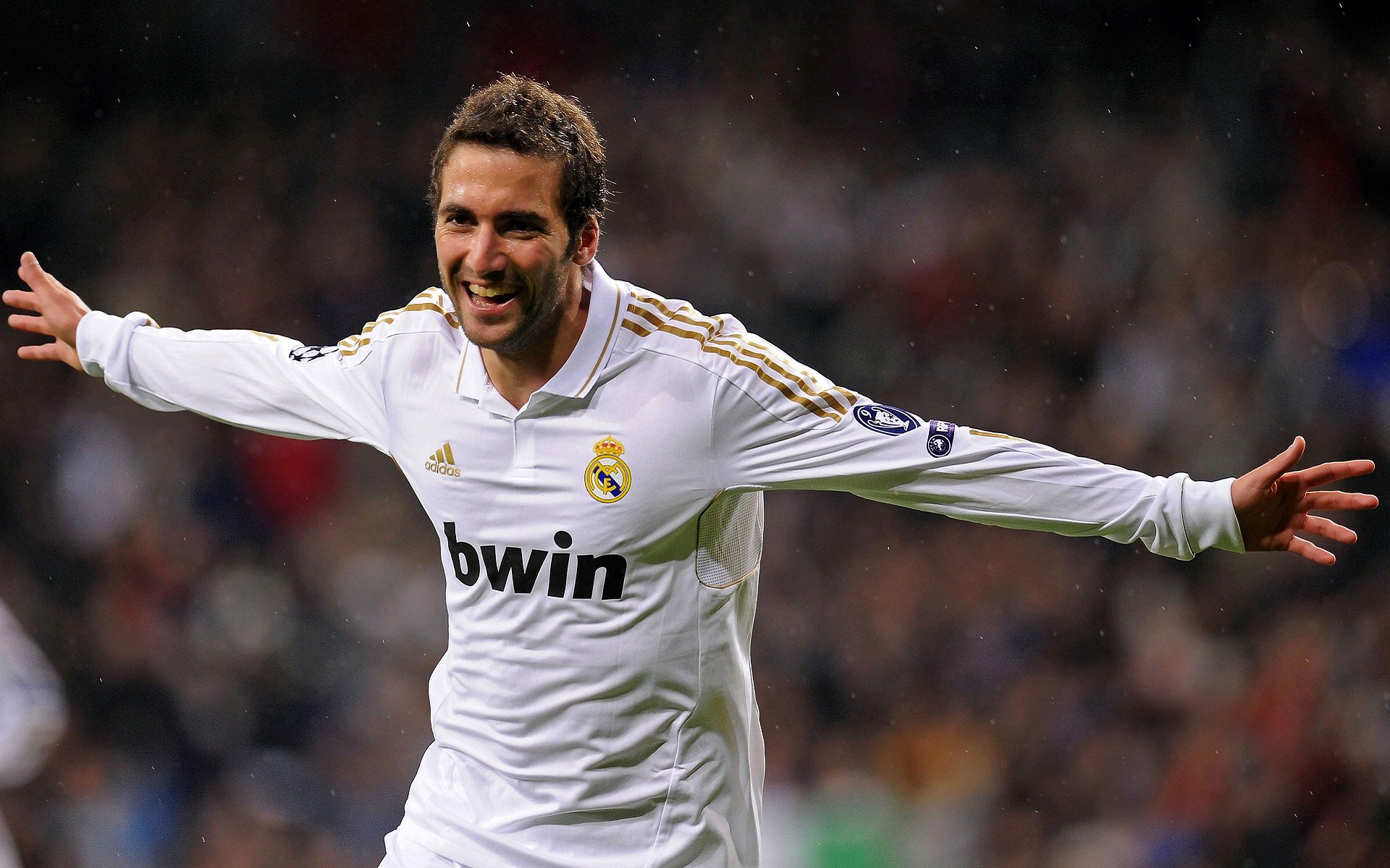 穆勒一锤定音，勒沃库森惊险突围—欧战赛场再现德式坚韧