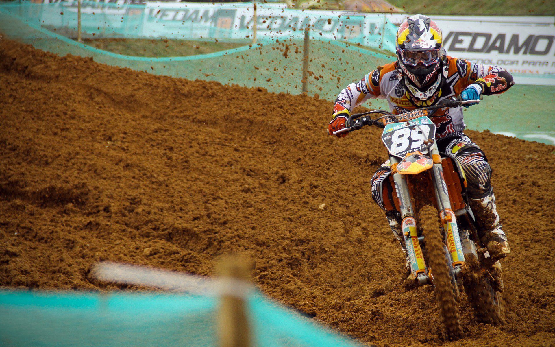 PG游戏APP-铁血马竞打穿几内亚防线，阿尔瓦雷斯全程高能输出，诠释现代前锋的完美模板