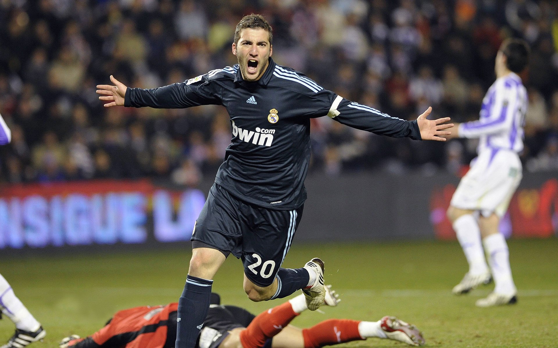 世界杯之夜，贝恩里程碑背后的唯一性