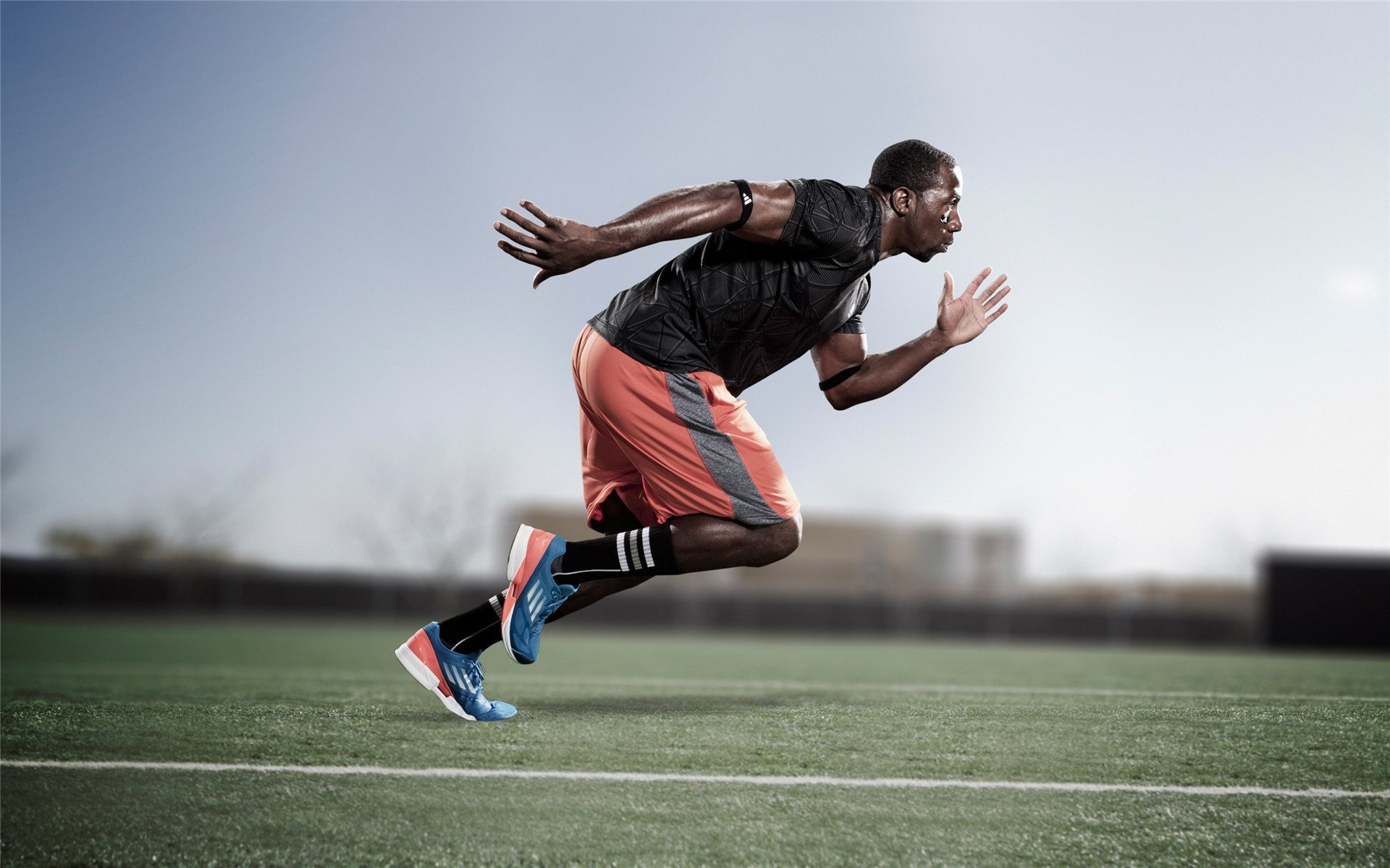 当库里状态火热遇上深圳压哨绝杀，一场跨越时空的篮球叙事